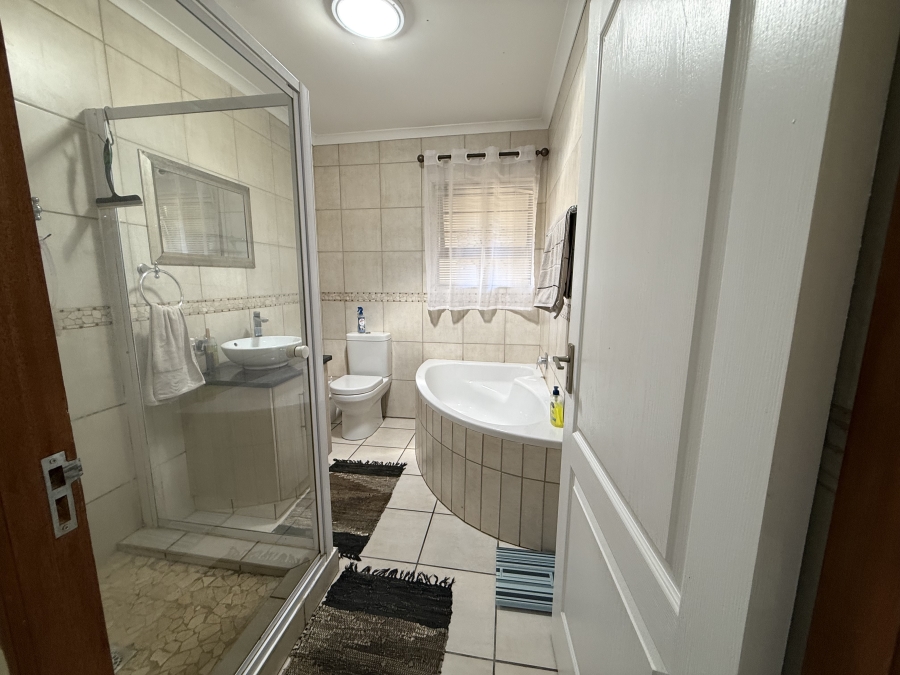 4 Bedroom Property for Sale in Monte Christo Western Cape